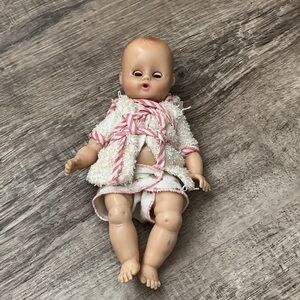 Vintage 1967 Vogue Baby Doll Original Outfit Sleepy Eyes